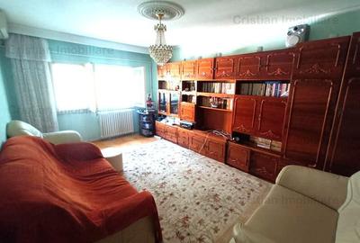 Apartament cu 3 camere decomandat în Barieră