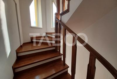 Casa individuala de inchiriat garaj pivnita curte generoasa Strand II - 17