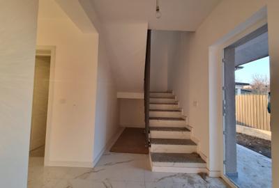 Casă individuală cu 4 camere în Miroslava