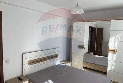 Apartament cu 3 camere decomandat, mobilat în Florești