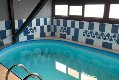 Casă individuală cu 6 camere în Craiovița Nouă