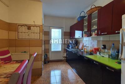 Apartament 3 camere, etaj 7, decomandat, zona TRAIAN - BCR; - 1