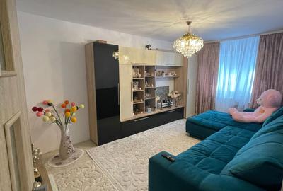 Apartament cu 3 camere decomandat în Micro 17