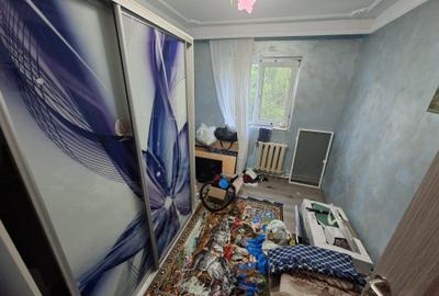 Apartament cu 3 camere, etajul 2/4, zona Dacia - 3
