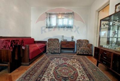 Apartament cu 2 camere semidecomandat, mobilat în 1 Mai