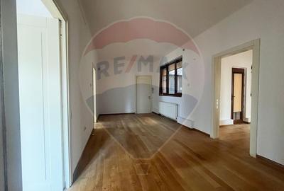 Inchiriere apartament cu 6 camere decomandat/circular-Cismigiu - 2