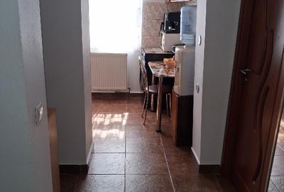 Proprietar  vând  apartament cu  3 camere decomandat în  Reșița - 9