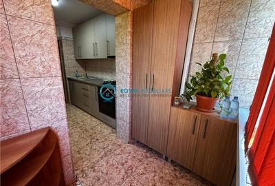 Royal Imobiliare  - Vanzare Apartament 3 camere zona 9 Mai - 11