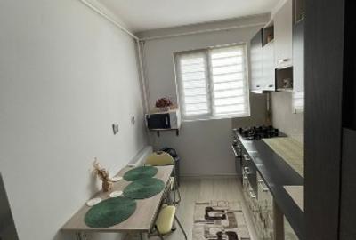 Se vinde apartament cu 2 camere si balcon . 0762638650 - 11