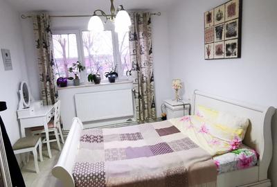 Apartament cu 3 camere decomandat, mobilat în Abator