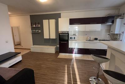 Apartament cu 3 camere semidecomandat, mobilat în Iris