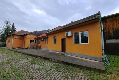 Casă individuală cu 4 camere în Semicentral