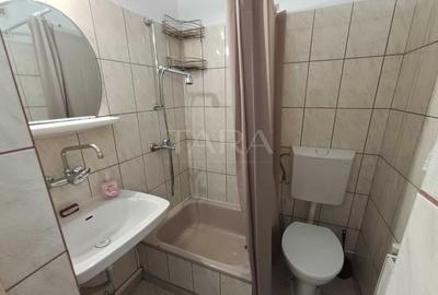 Apartament renovat, curte comună îngrijită, zona Podul Traian. - 6