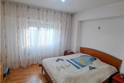 3 camere decomandat, centrala termica, etaj intermediar aproape de Complexul Stu - 3