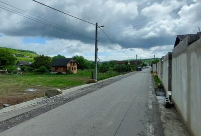 De vanzare 1250 mp teren intravilan cu utilitati in Corunca - 2