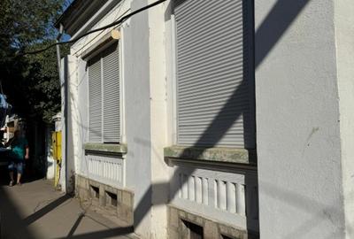 Casă + teren valoros la intrare în Piața Săracă, ideal pentru locuit sau afacere - 1