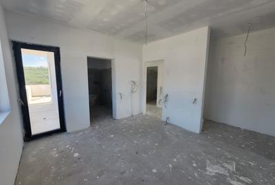 Casa individuala , 4 camere, 3 bai, garaj 26 mp , terasa 40 mp, VALEA ADANCA - 23