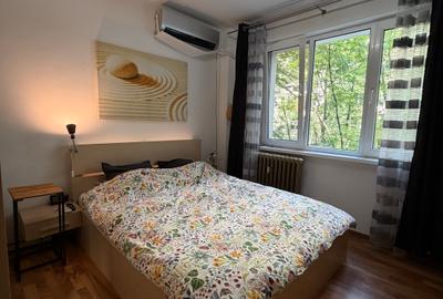 Apartament cu 3 camere decomandat, mobilat în Titan