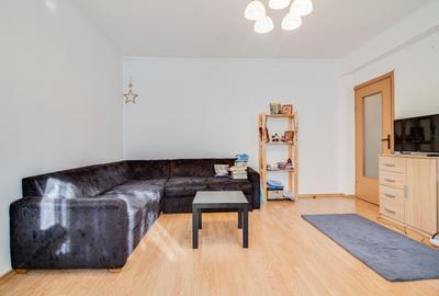 Apartament cu 3 camere decomandat în Drumul Taberei