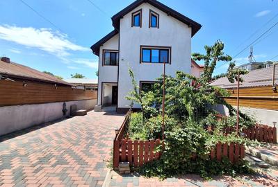 Casă individuală cu 8 camere în Central