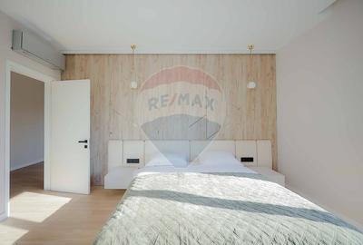 De vânzare Vilă cu 8 camere în Sânmartin, 290 mp util, teren 1100 mp - 17