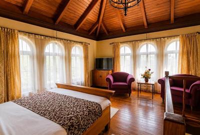 Locatie de vis cu arhitectura deosebita si farmec aparte, Bran, Brasov - 3