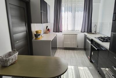 Apartament cu 2 camere semidecomandat, mobilat în Democrației