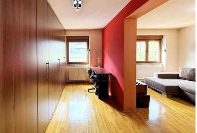 Apartament cu 4 camere decomandat, mobilat în Medicină
