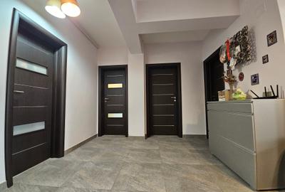 Careffour Bratianu Bloc Nou 3 Camere Decomandat Mobilat Modern Vedere Panoramica - 4