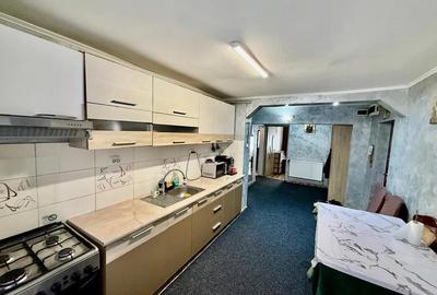 Alzza Real Estate  Apartament 3 camere de vanzare, 64 mp utili, zona centrala F - 1