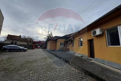 Casă  cu 5 camere de închiriat în zona Marasti, Piața 1 Mai - 13