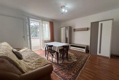 Apartament cu 2 camere semidecomandat, mobilat în Centrul Civic