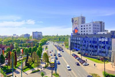 Apartament cu 4 camere decomandat, mobilat în Central