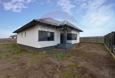 Casă spațioasă de vânzare | 4 camere | 120 mp util - 500 mp teren - 1