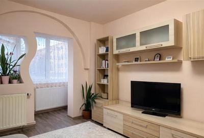 Apartament cu 3 camere decomandat, mobilat în Tractorul