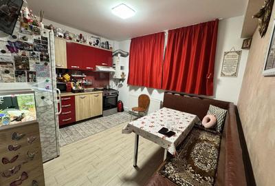 Apartament cu 3 camere decomandat, mobilat în Florești