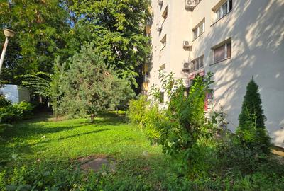 Apartament cu 4 camere decomandat în Lacul Tei