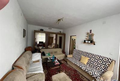 Casa 3 Camere, Strada Zambilelor - 1