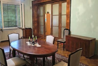 Apartament cu 4 camere semidecomandat, mobilat în Central