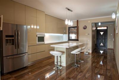 Vila D+P+E cu jaccuzi exterior in Iosia - 6