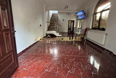 Vila de închiriat | Vitan | 7 Camere | Centrala | Curte Proprie - 2