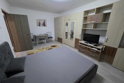 Închiriez garsonieră spațioasă, Auchan Vitan,  plan secund - 1