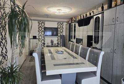 Apartament cu 3 camere semidecomandat, mobilat în Micro 14