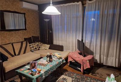 Apartament cu 3 camere semidecomandat în Tei