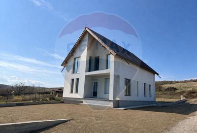 Casa individuala de vanzare in Salicea! 145 MP, 900 MP Teren - 1