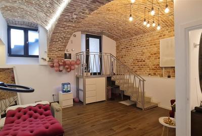 Spatiu langa Primarie pt. prestari servicii, birou, cabinet, salon - renovat - T - 3