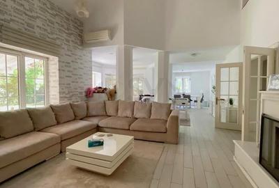 Casă individuală cu 9 camere în Pipera