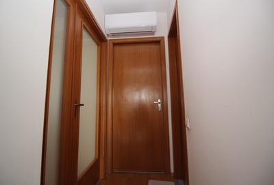 3 camere cu living de 31 mp, dormitoare de 14 și 12, bucătărie de 10,  centrală - 17