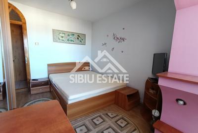 Apartament de vanzare cu 3 camere, decomandat -55 mp. balcon, pivnita - 12