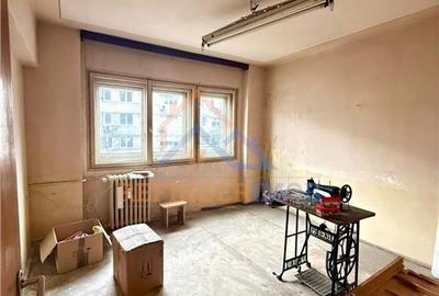Apartament cu 3 camere decomandat în Drumul Taberei